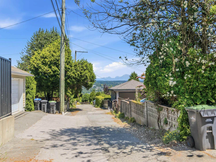 331 E Eighth Avenue, New Westminster, BC, V3L 4K7 - 35