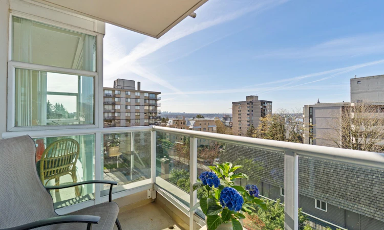 602-567 Lonsdale Avenue