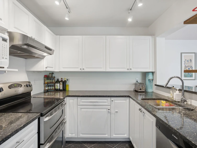 N302-628 W 13th Avenue, Vancouver, BC, V5Z 1N9 - 11