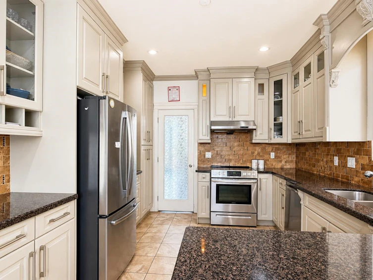 12579 66 Avenue, Surrey, BC, V3W 1V6 - 10