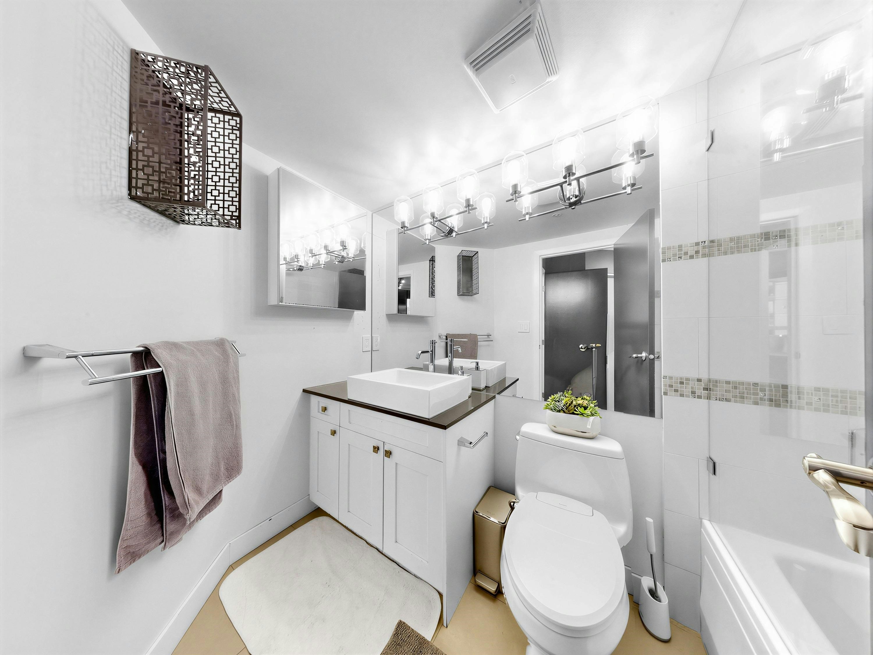 708-1050 Burrard Street, Vancouver, BC, V6Z 2S3 - 7