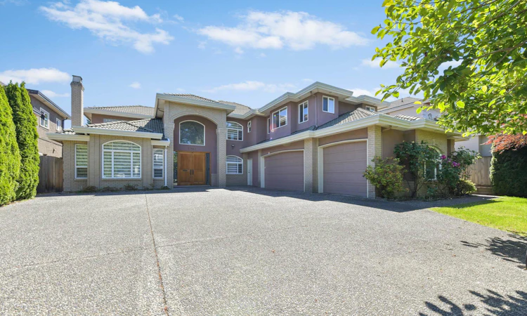 9760 Gilhurst Crescent