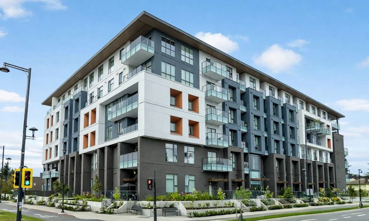 E512-10829 140 Street