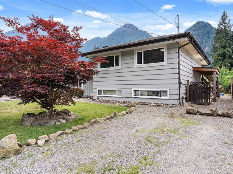 19865 Peter Street, Hope, BC, V0X 1L2 - 3