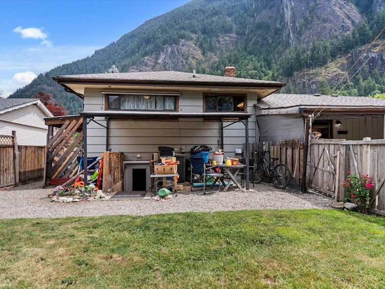 19865 Peter Street, Hope, BC, V0X 1L2 - 23