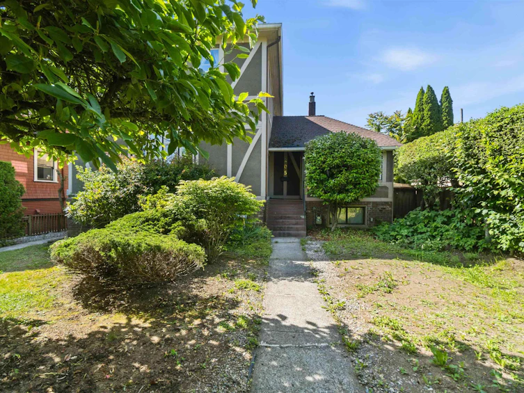 205 Fourth Avenue, New Westminster, BC, V3L 1N5 - 3