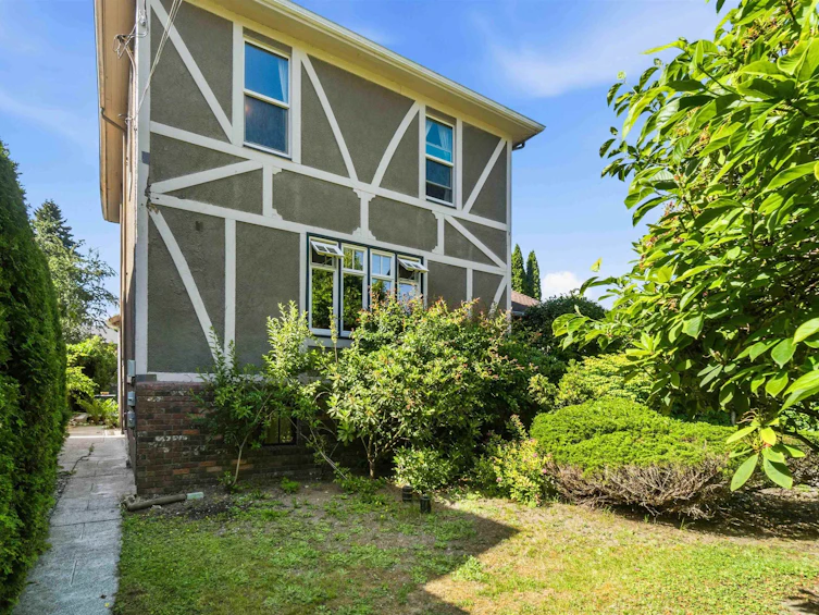 205 Fourth Avenue, New Westminster, BC, V3L 1N5 - 4