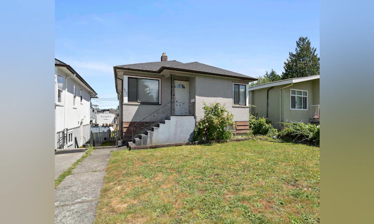 942 Nanaimo Street