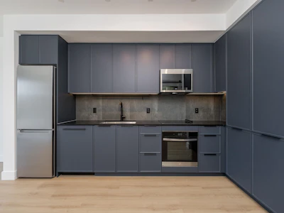 614-3075 Murray Street - 5