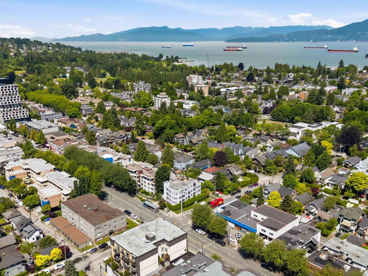 402-3505 W Broadway, Vancouver, BC, V6R 2B5 - 32