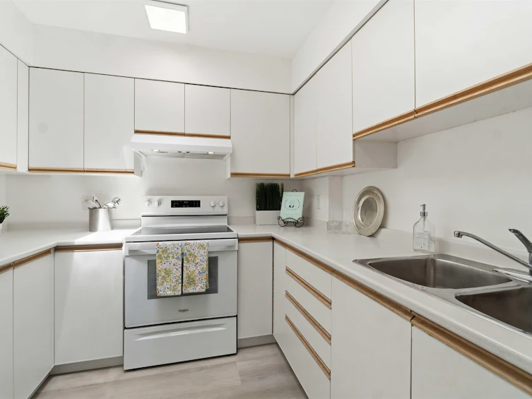 402-3505 W Broadway, Vancouver, BC, V6R 2B5 - 22