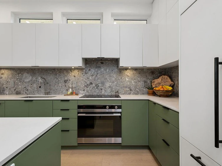 11 E 19th Avenue, Vancouver, BC, V5V 1H8 - 3