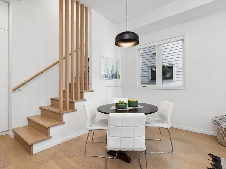 11 E 19th Avenue, Vancouver, BC, V5V 1H8 - 11