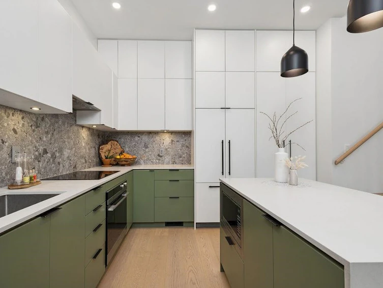 11 E 19th Avenue, Vancouver, BC, V5V 1H8 - 4