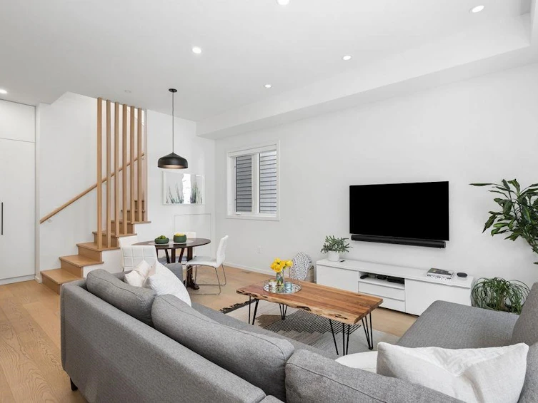 11 E 19th Avenue, Vancouver, BC, V5V 1H8 - 10