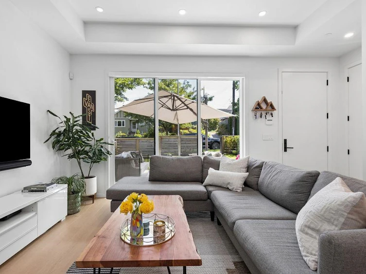11 E 19th Avenue, Vancouver, BC, V5V 1H8 - 5