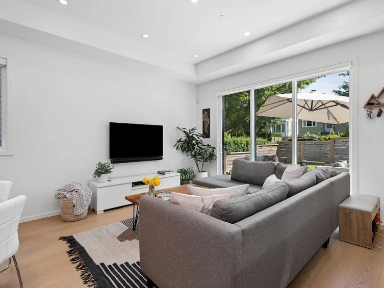 11 E 19th Avenue, Vancouver, BC, V5V 1H8 - 6