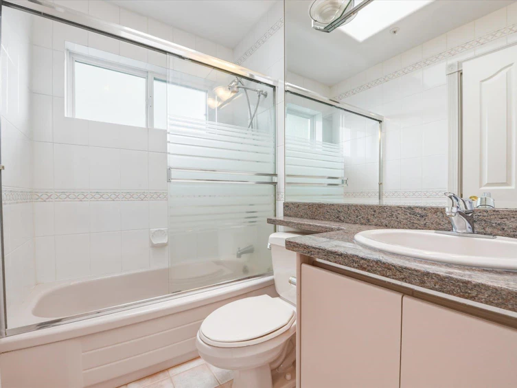 6582 Maple Street, Vancouver, BC, V6P 5P2 - 11