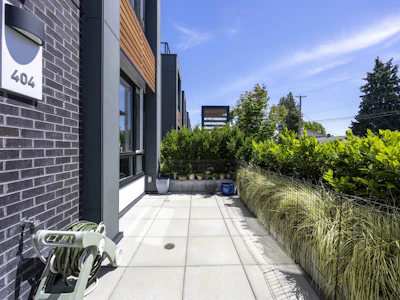 404-6085 Irmin Street - 2