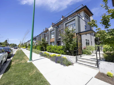 404-6085 Irmin Street - 3