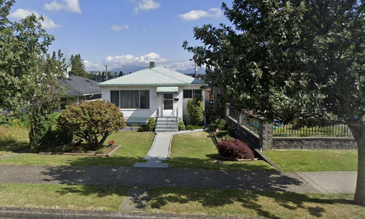 3167 E 14th Avenue