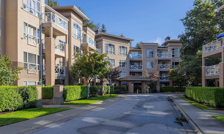 208-2551 Parkview Lane