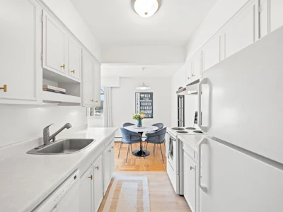 504-1750 Esquimalt Avenue - 5