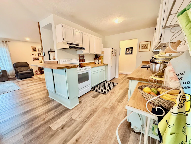 5607 Wakefield Road, Sechelt, BC, V7Z 0N3 - 2
