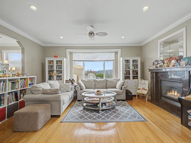 4694 Northview Court, Burnaby, BC, V5H 1E3 - 4