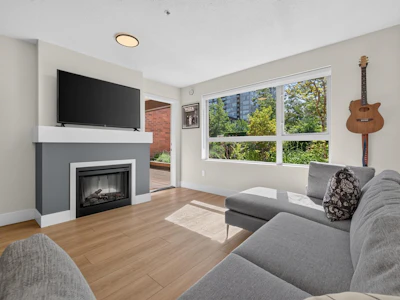 115-600 Klahanie Drive - 2