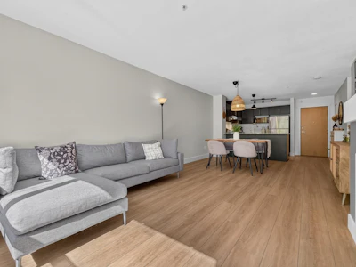 115-600 Klahanie Drive - 4