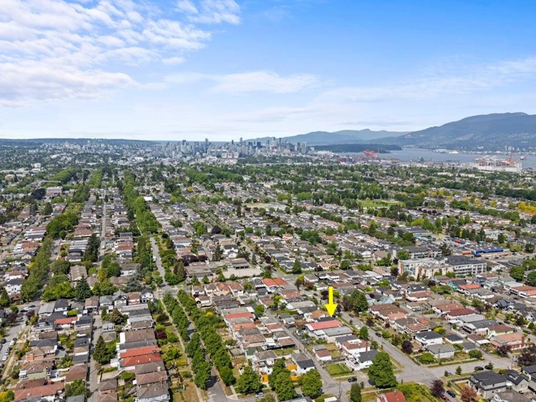 2964 E 4th Avenue, Vancouver, BC, V5M 1L2 - 2