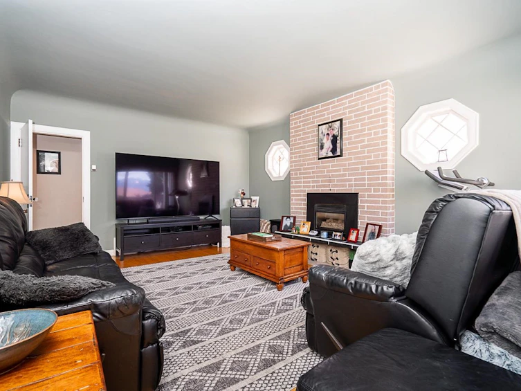 2964 E 4th Avenue, Vancouver, BC, V5M 1L2 - 4