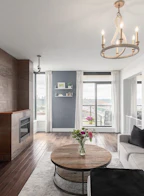 1603 11 E Royal Avenue
