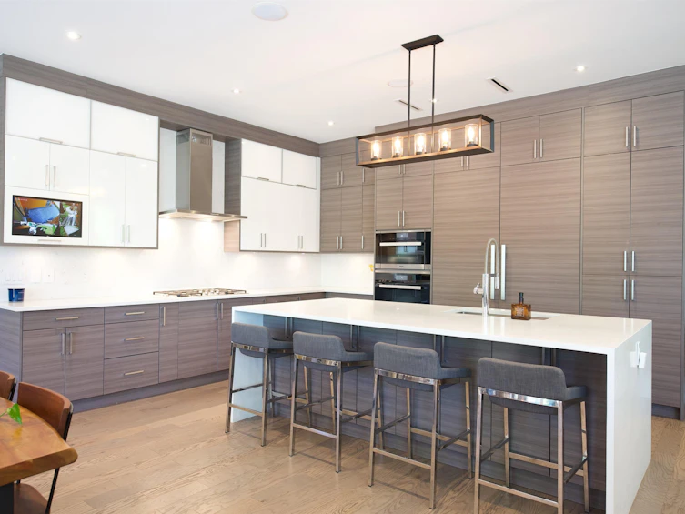 693 E Osborne Road, North Vancouver, BC, V7N 1M8 - 13