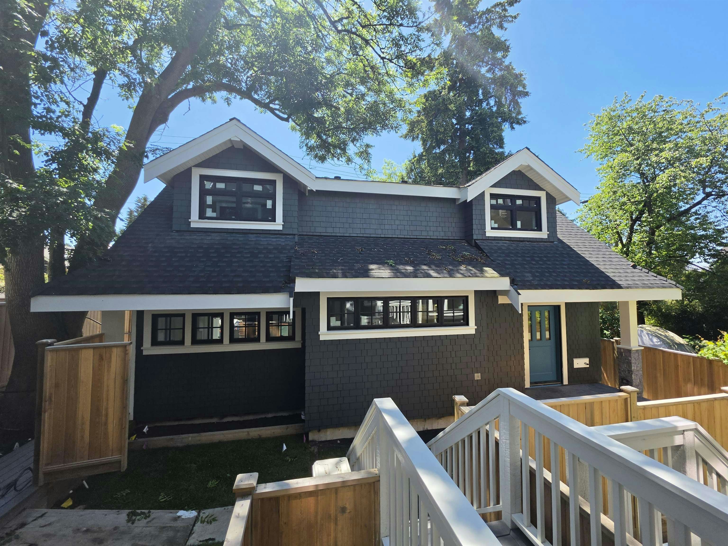 2570 W 2nd Avenue, Vancouver, BC, V6K 1J8