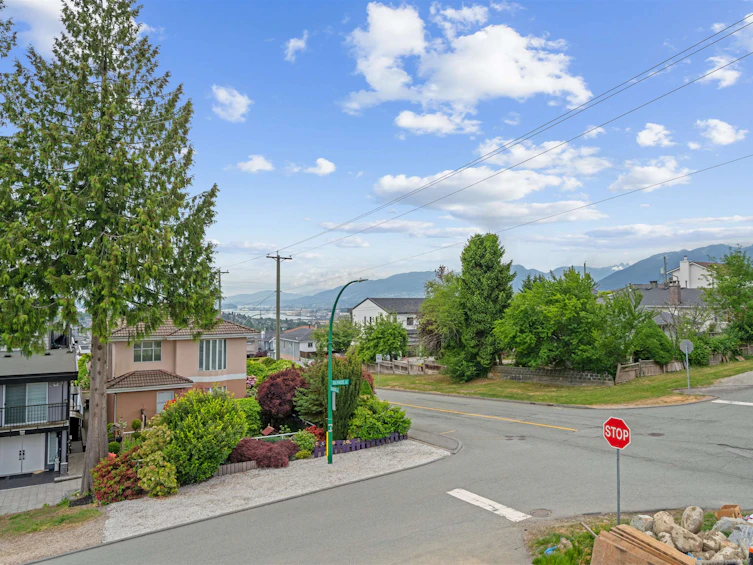 8 Glynde Avenue, Burnaby, BC, V5B 3J2 - 30