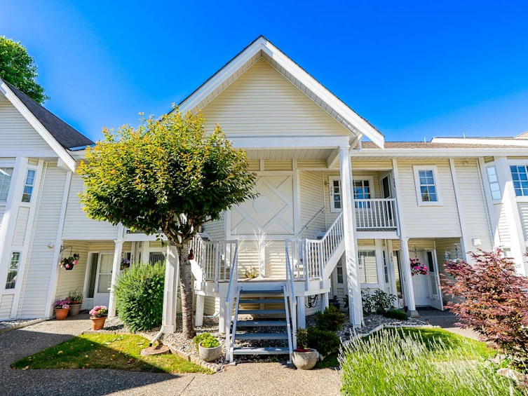 206-9109 154 Street, Surrey, BC, V3R 9G8