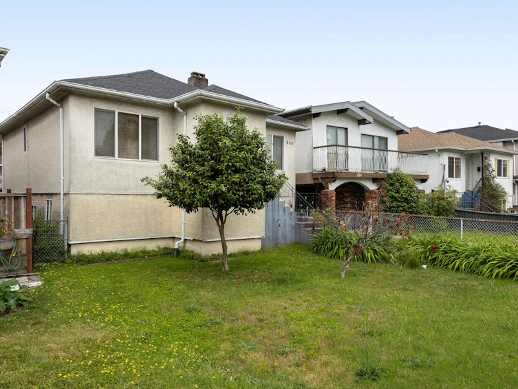855 Nanaimo Street, Vancouver, BC, V5L 4S8