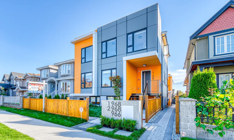 2-968 E 55th Avenue
