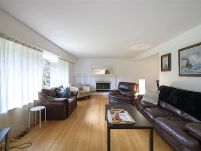 4965 8a Avenue - 4