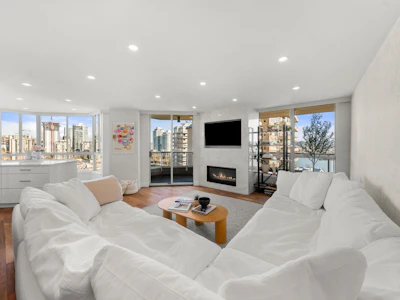 1704-1245 Quayside Drive - 2