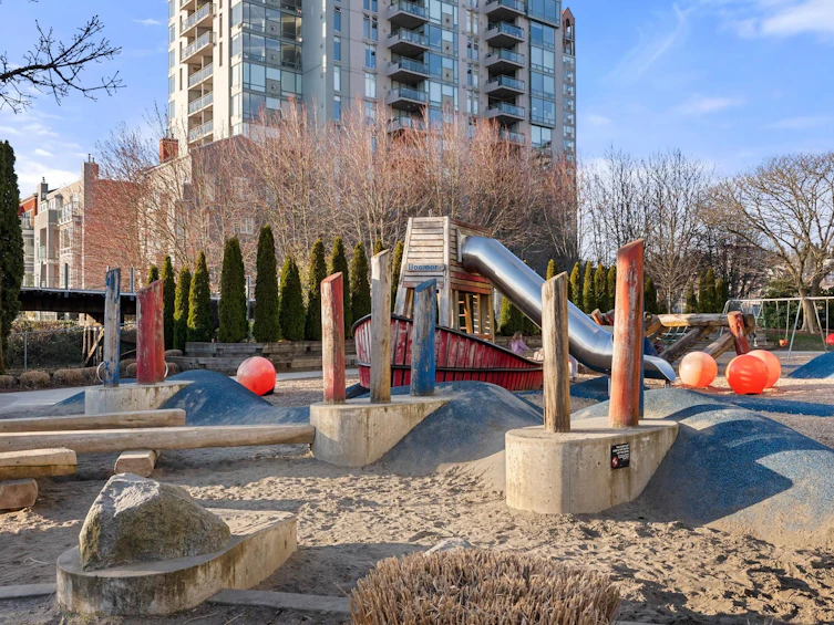 1704-1245 Quayside Drive, New Westminster, BC, V3M 6J6 - 35