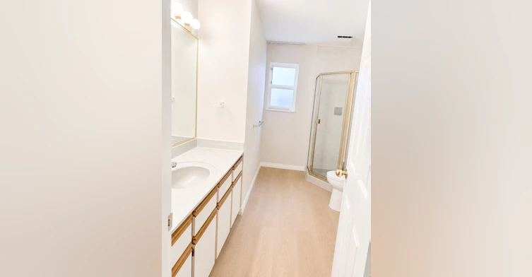 7000 Gray Avenue, Burnaby, BC, V5J 3Y8 - 9