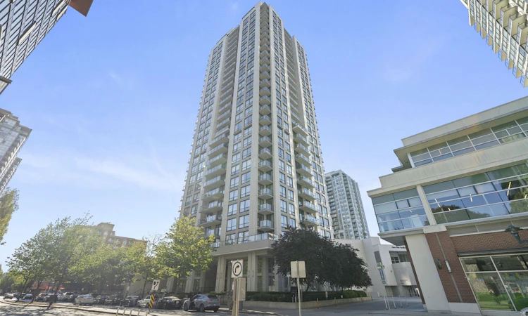 502-2979 Glen Drive