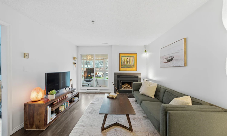 203-555 E 8th Avenue