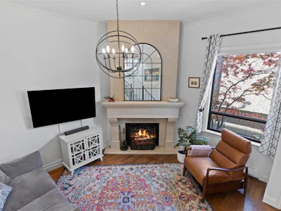 8-1266 W 6th Avenue - 2