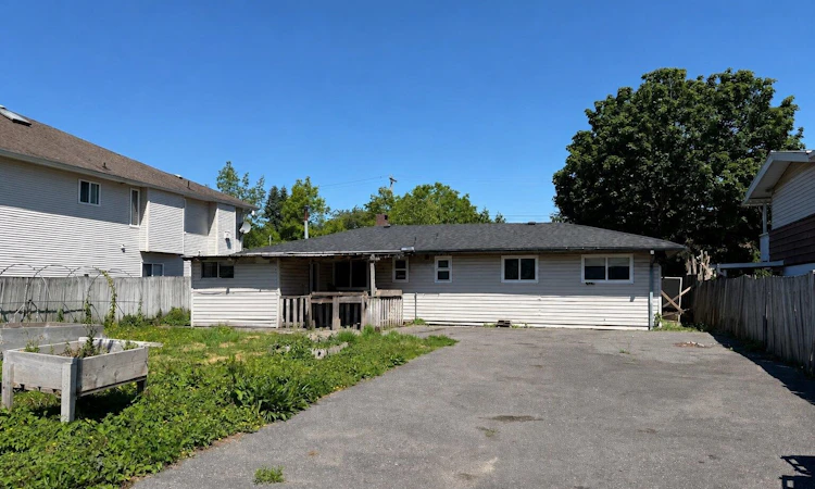 14086 72 Avenue