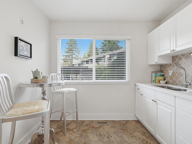 2329 Mountain Highway, North Vancouver, BC, V7J 2N2 - 9