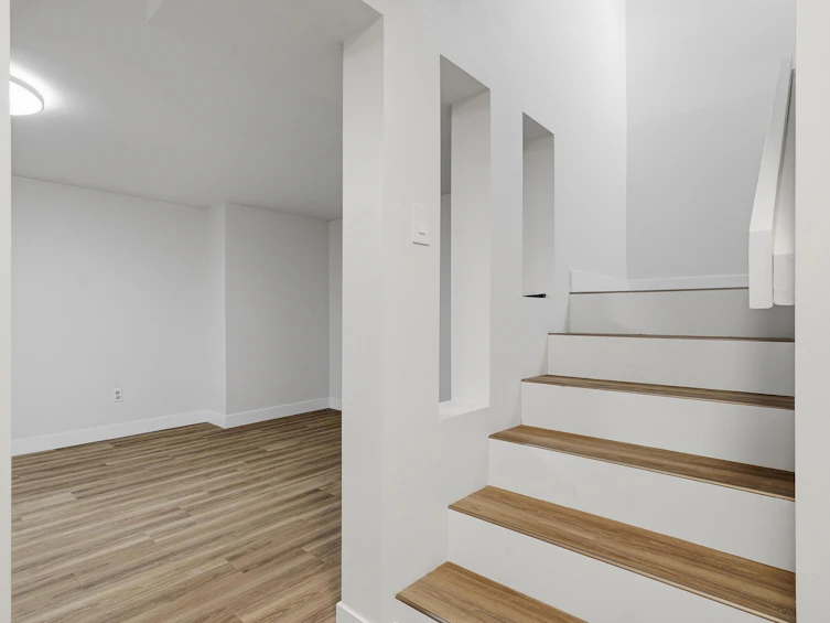 2329 Mountain Highway, North Vancouver, BC, V7J 2N2 - 31